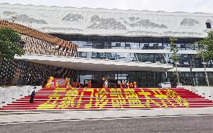 南寧分公司承建的一醫(yī)院裝飾裝修項(xiàng)目門(mén)診部正式開(kāi)診
