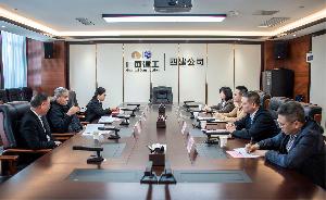 浙江臺(tái)州東方理想學(xué)校校長(zhǎng)盧獻(xiàn)到四建公司開(kāi)展項(xiàng)目合作洽談